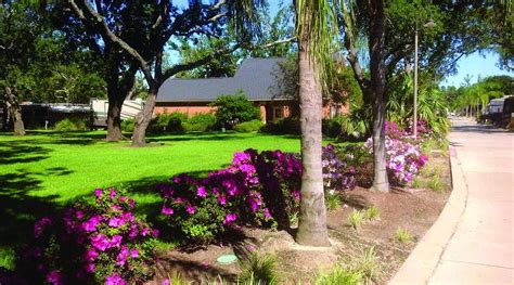 MAJESTIC OAKS RV RESORT (Biloxi) - Campground Reviews & Photos ...