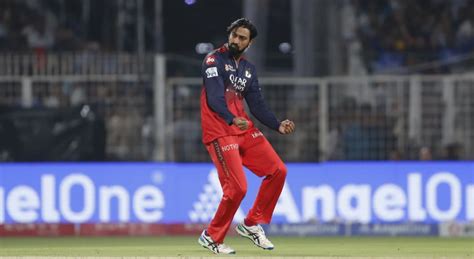 Gavaskar throws weight behind Krunal Pandya to be RCB captain