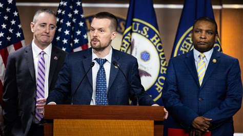 Mike Johnson mounts 20-state blitz to keep House red as GOP braces for ...