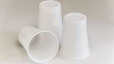 bicchieri di plastica usate il bicchiere di plastica come misurino bicchieri di plastica usate il bicchiere di plastica come misurino