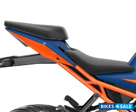 Compare Honda 2023 CB350 Hness DLX Pro and KTM RC 390 2024 - Bikes4Sale