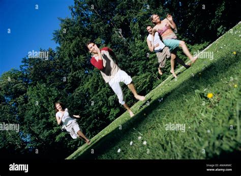 5 People Running 的图像结果