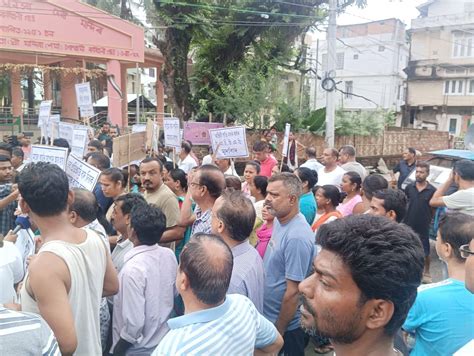 Assam: 300 Guwahati residents protest against recurring flooding during ...