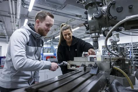 Electronic Computer Engineering 的图像结果