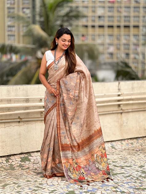 Buy Brown Digital Printed Silk Saree With Blouse Piece online-Karagiri
