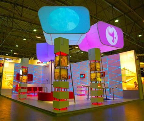 Qupix: Customer Reviews, Stands and Services