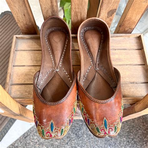 Jutties Maker - Premium Custom Jutties & Handcrafted Footwear Online ...