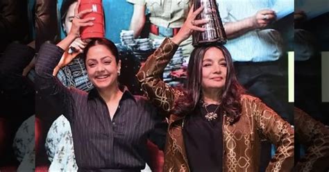 பிரபல நடிகையின் பாதங்களை பிடித்த ஜோதிகா...புகைப்படத்தை தேடி பார்க்கும் ...