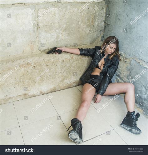 Fotografie de stoc, descriere: Crime Scene Dead Body Murdered Sexy, ID:431567866 | Shutterstock