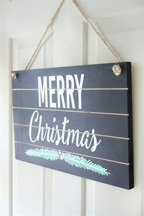 20 DIY Christmas Signs That Bring Joy This Holiday Season