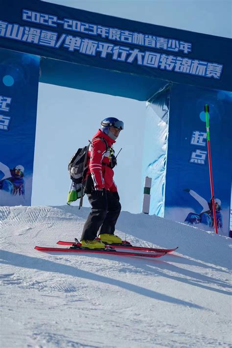 吉林省举办的这项滑雪锦标赛，130余名运动员参加角逐_手机新浪网