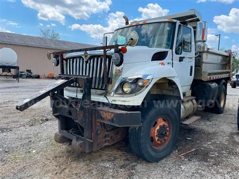 2011 International 7400 Single Axle with Dump Body and 9.3L L6 DIESEL ...