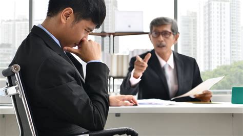 "What do I say when my boss fires me?" — Employee asks after finding out his bosses are about to ...