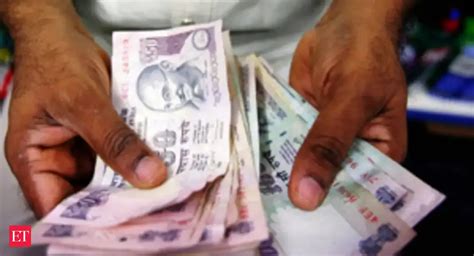 Rupee continues to appreciate; currency call by experts - The Economic ...