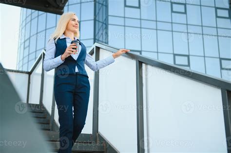 Business Women Going to Work 的图像结果