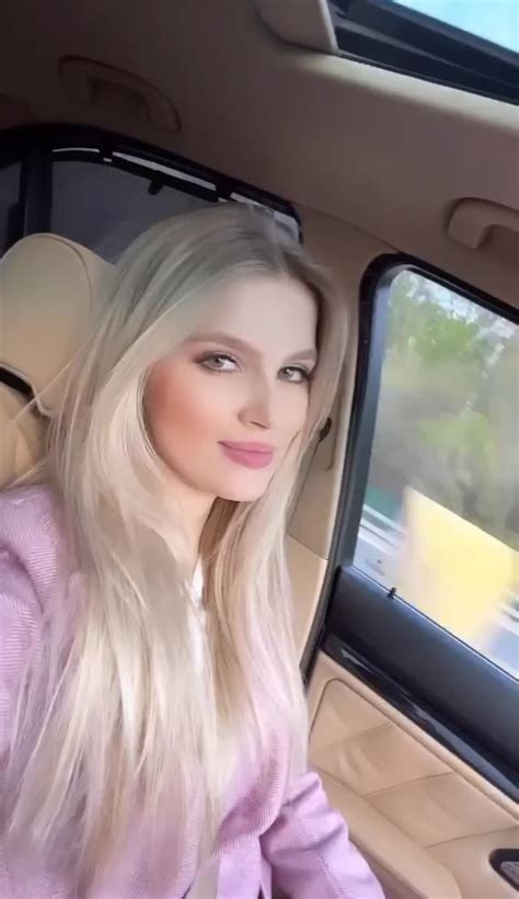 Miss Ellie Moore (@miss.ellie.moore) - Urlebird