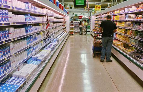 Study shows that Auto Mercado is the most expensive grocery chain in the country : The Tico ...