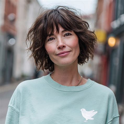 30 Beautiful Shaggy Bob Haircuts with Bangs for Women Over 40 Who Love ...