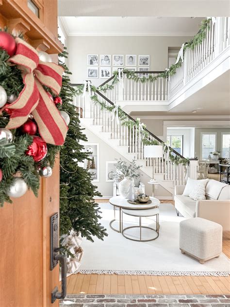 Christmas Staircase Decorating Ideas