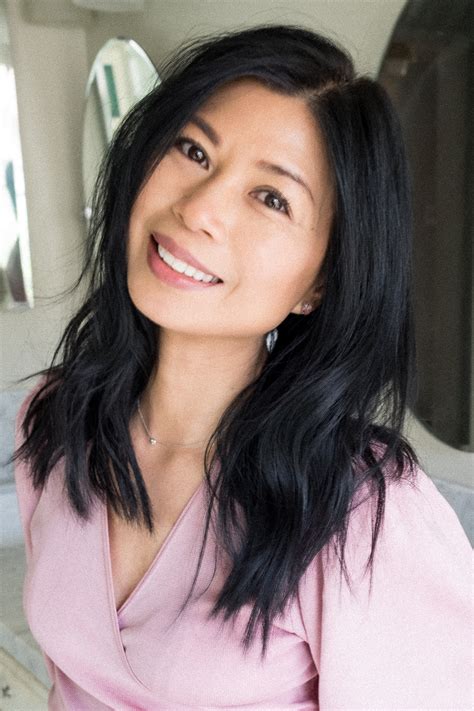 How To Mix Hair Color And Developer For Gray Hair At Home – Mama In Heels