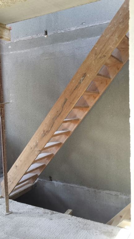 Dachgiebel und Bautreppe | Der Storch baut