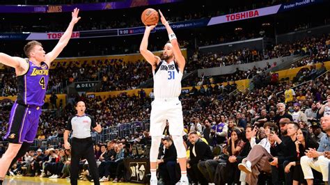 Klay Thompson honors doctor with Warriors 2022 championship ring - ESPN