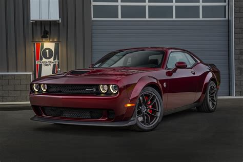 Dodge Reveals 2018 Challenger SRT Hellcat Widebody With Demon-Inspired Look - autoevolution