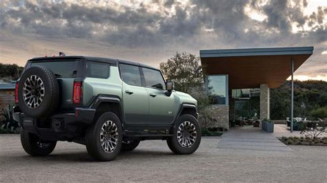 2024 GMC Hummer EV Pickup: A Revolutionary Blend of Power and Technology