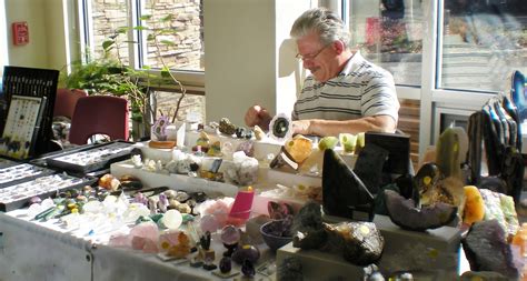 Explore the World of Rocks, Minerals, Fossils and Gems At Trailside ...