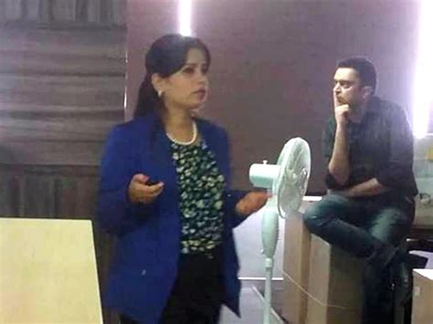 Professional Stylist & Fashion Consultant in Gurgaon, Delhi. Grooming ...