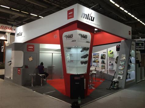 Maestro Displays: Customer Reviews, Stands and Services