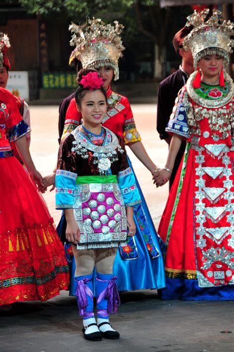 【桂林旅游看的歌舞表演，欣赏一下少数民族服饰摄影图片】人像摄影_太平洋电脑网摄影部落