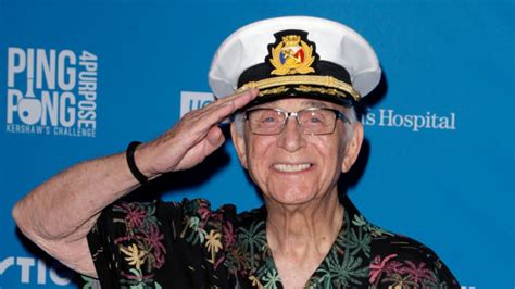 ‘Love Boat’ Star Gavin MacLeod Dies at 90