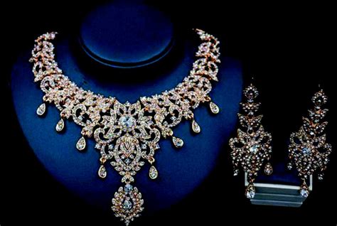 Traditional gold jewelry necklace - South India Jewels