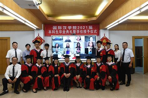 我校成功举办2008年外国留学生学位授予仪式-北京邮电大学新闻网