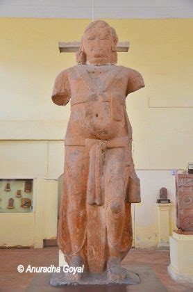 giant-statue-yaksha-red-stone-mathura-school-of-art-mathura