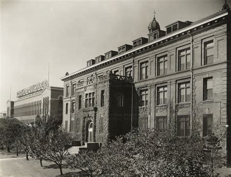 https://storage.googleapis.com/historic-detroit-prod/uploads/photo/photo/38134/Parke-Davis-Research-55_Exterior_unknown_Burton_bh022649--service-Edit.jpg