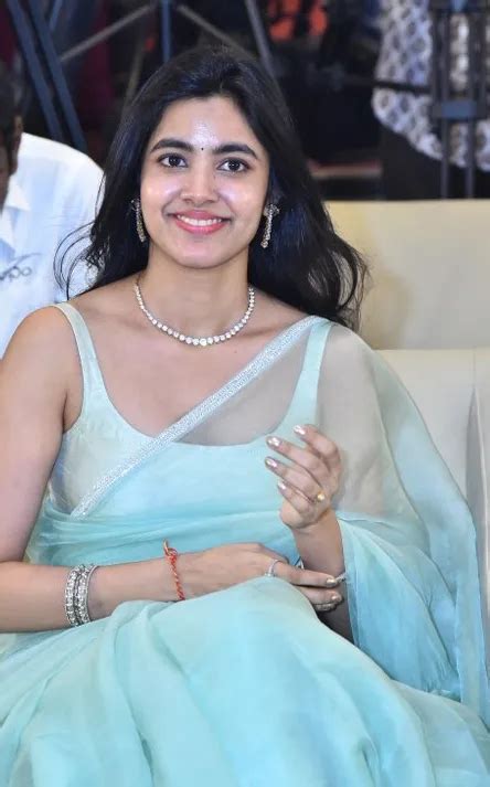 Shivani Nagaram : చీరలో శివాని ఎంత ముద్దుగా ఉందో..