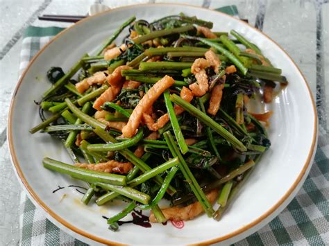 在东北有一种山野菜，叫“猴腿菜”，你吃过吗？比婆婆丁有营养_做法