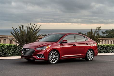 HYUNDAI Accent specs & photos - 2017, 2018, 2019, 2020, 2021 ...