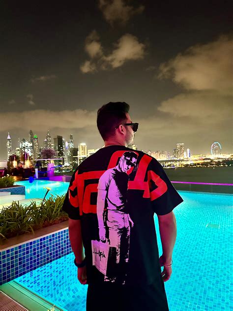 Travis Scott : The Utopia briefcase 1.0 Drop Sleeved Tee For Men and W ...