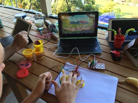 Rezultat imagine pentru MaKey MaKey Introduction