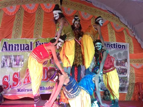 HOLI 2020 पारंपरिक तरीके से पूर्वांचल में हुआ होलिका दहन, गाए गये फाग ...