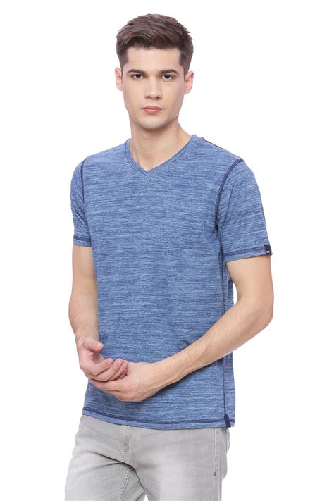 BASICS MUSCLE FIT V NECK T SHIRT