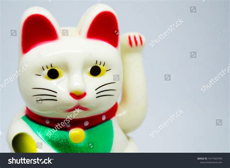 Japanese Waving Cat