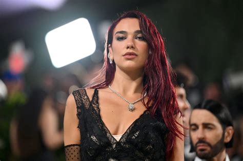 Dua Lipa Met Gala Cleavage Bare Ass - Hot Celebs Home