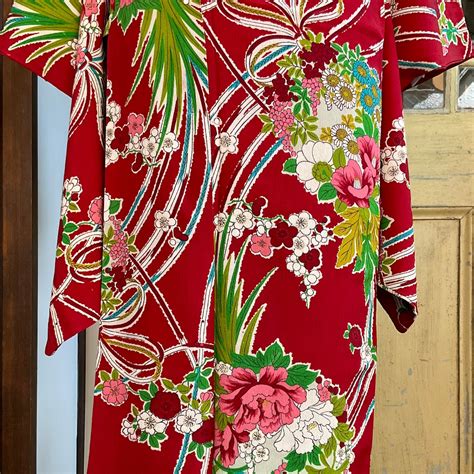 red bouquet＊花薬玉 ラズベリーレッド 赤 牡丹 芍薬 椿 アンティーク小紋着物 B288 | kimono tento
