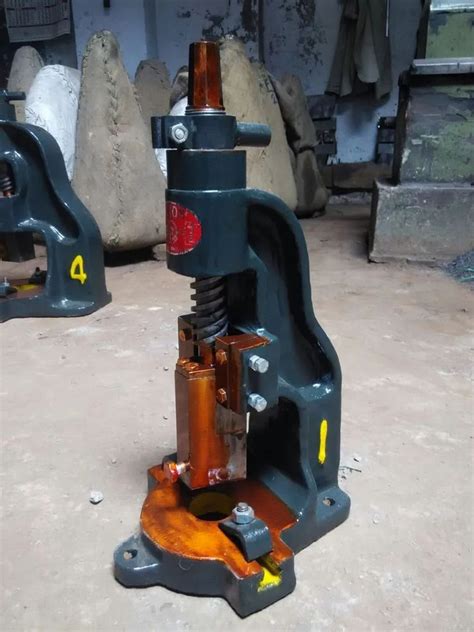 Hand Fly Presses - Steel Hand Fly Press Trader - Retailer from Mumbai