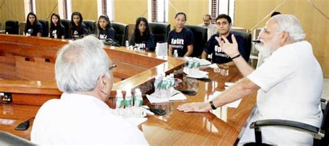 Shri Modi meets American-Indian youngsters who worked among orphan ...