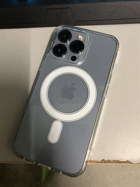 People with MagSafe-compatible cases, do you actually use it (for ...